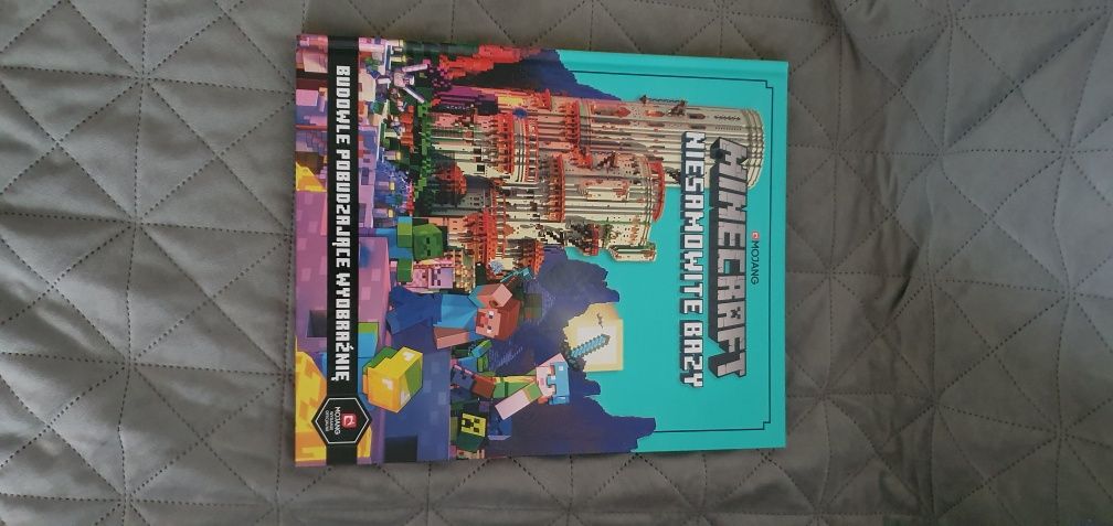 MINECRAFT Niesamowite bazy  - poradnik budowania ksiąka nowa
