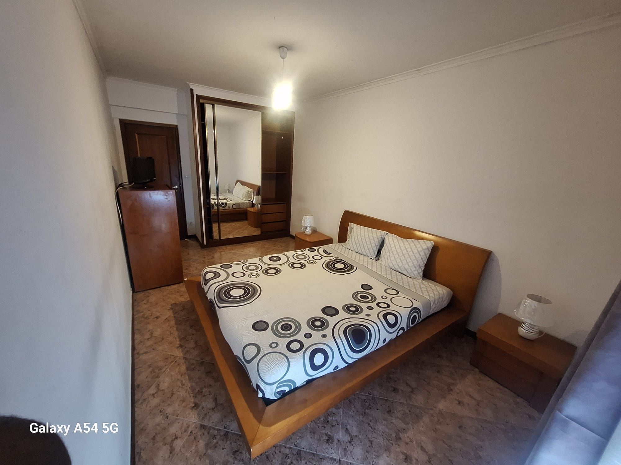 Alugo quarto para casal em Rio de mouro