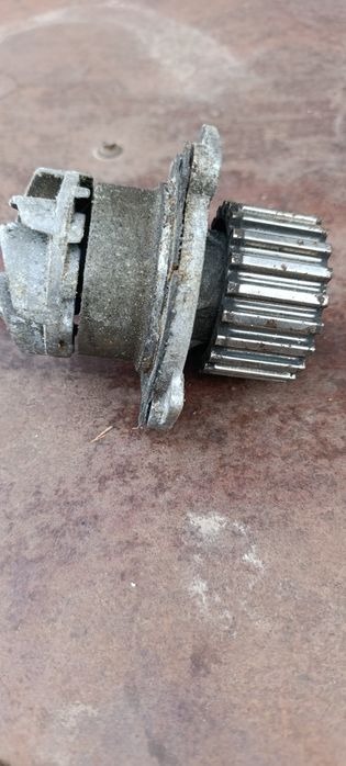 Помпа двигателя 21124