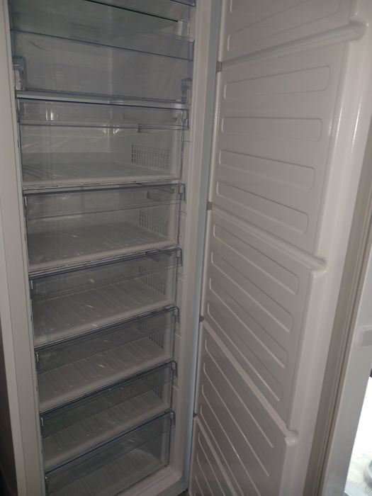 Продам морозильную камеру
