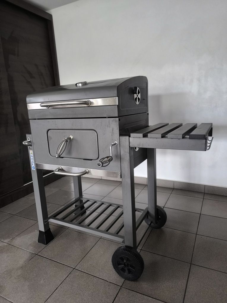 Grill ogrodowy węglowy