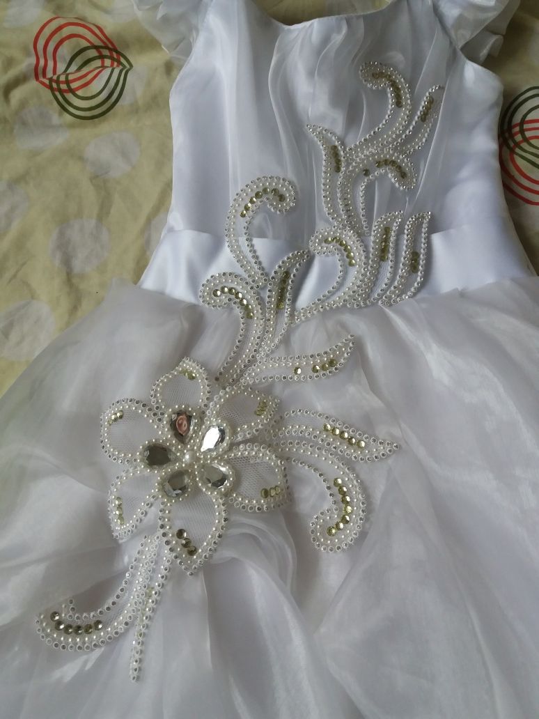 Шикарное платье для принцессы 8-11 лет.
