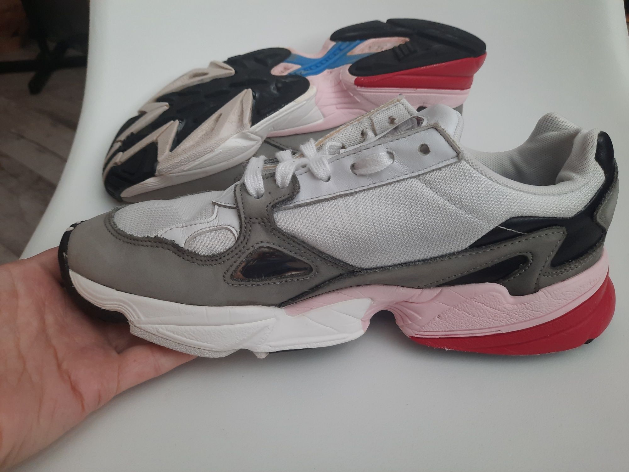 Кросівки Adidas Falcon
