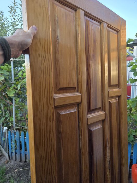 Двері дерев'яні вхідні