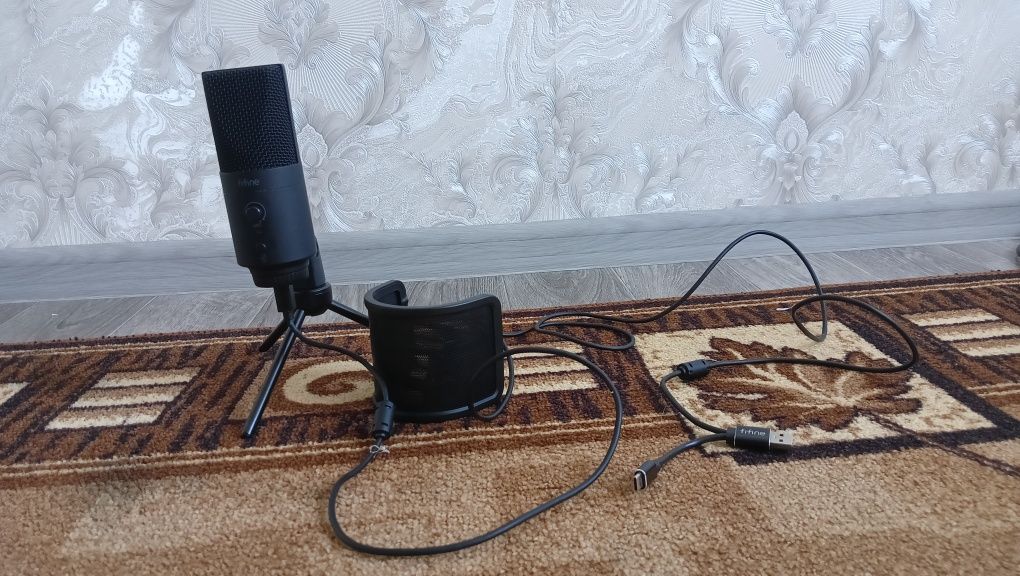 продам мікрофон FIFINE K683A