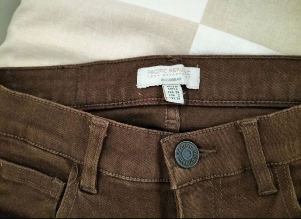 Calças castanhas boca de sino Pull &Bear