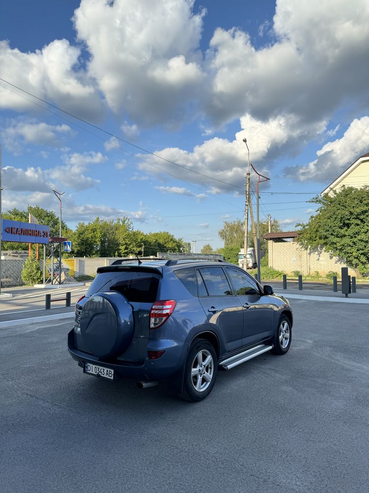 Продам свой авто Toyota Rav 4 полный привод, автомат!