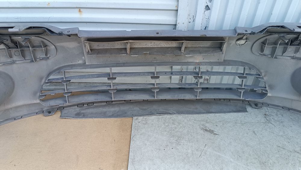 Vendo parachoque de frente citroen C3 ano 2002/05