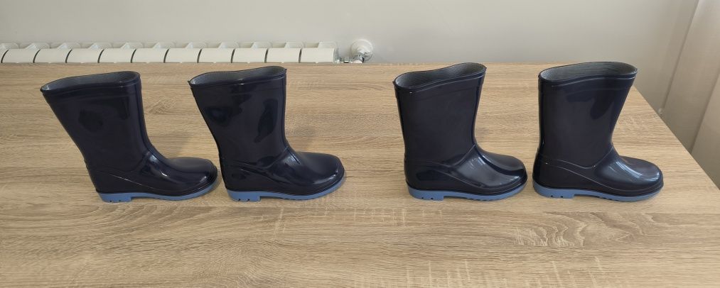 2 Pares de Galochas Cor Azul - Menino - Tamanho 26 ( 5€ cada par)
