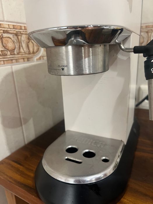 Máquina de café DeLonghi Dedica Style Branca