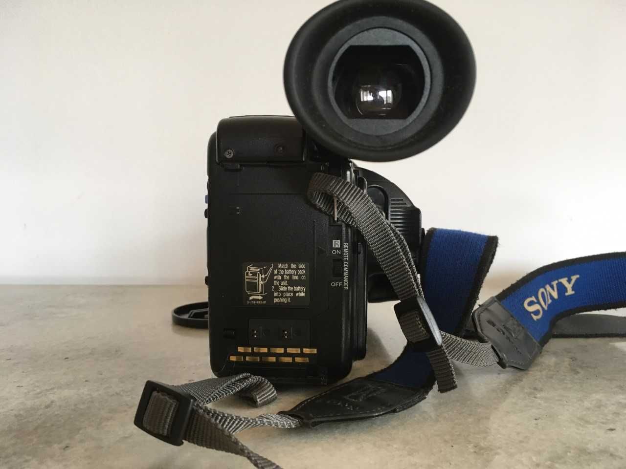 Máquina Filmar Sony CCD-F455E Handycam Video 8 LIGA MAS NÃO FUNCIONA