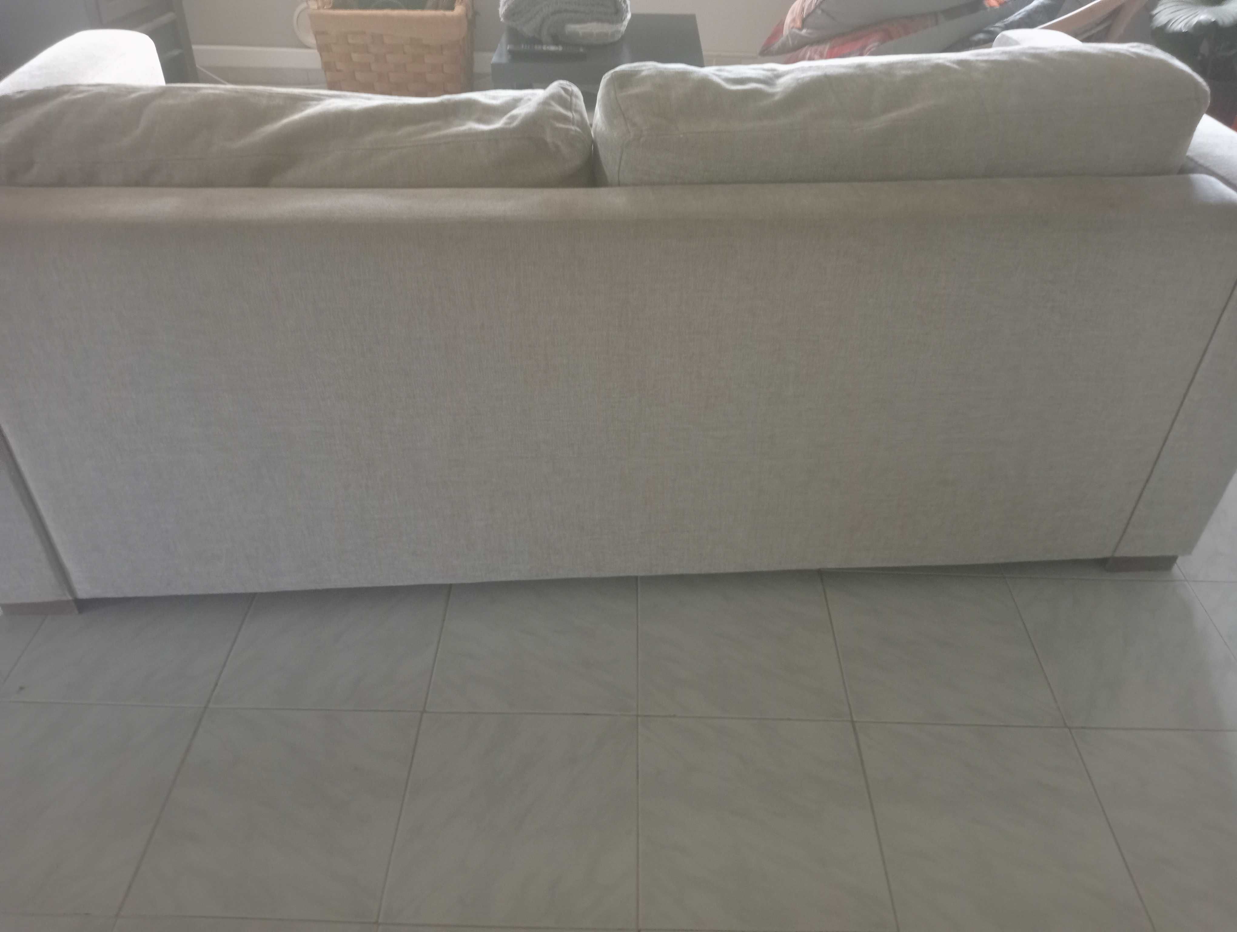 Sofá bege 2 lugares