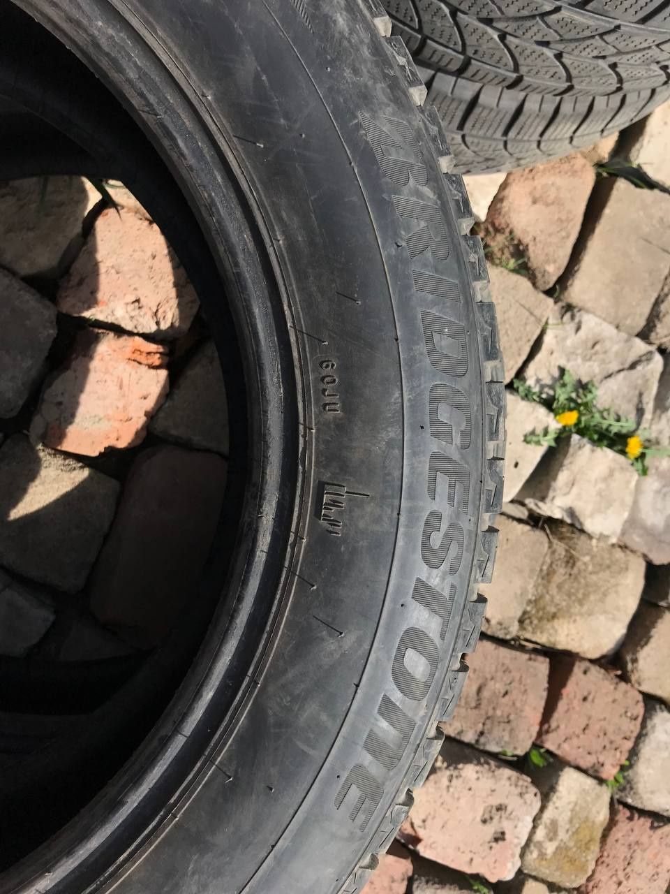 Продам пару шин 215/60R17