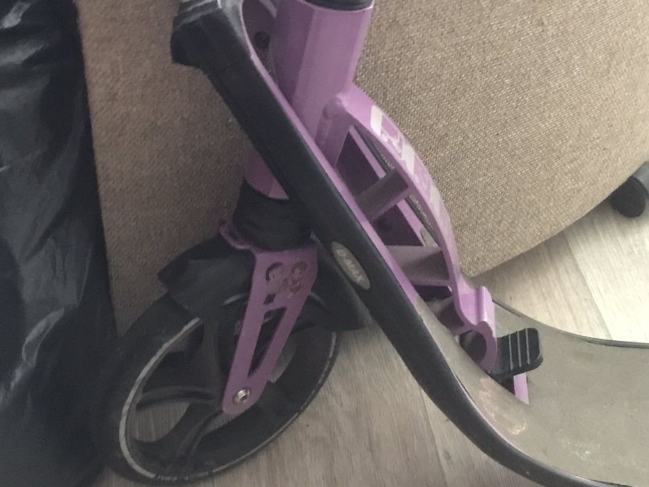 Самокат для дівчинки