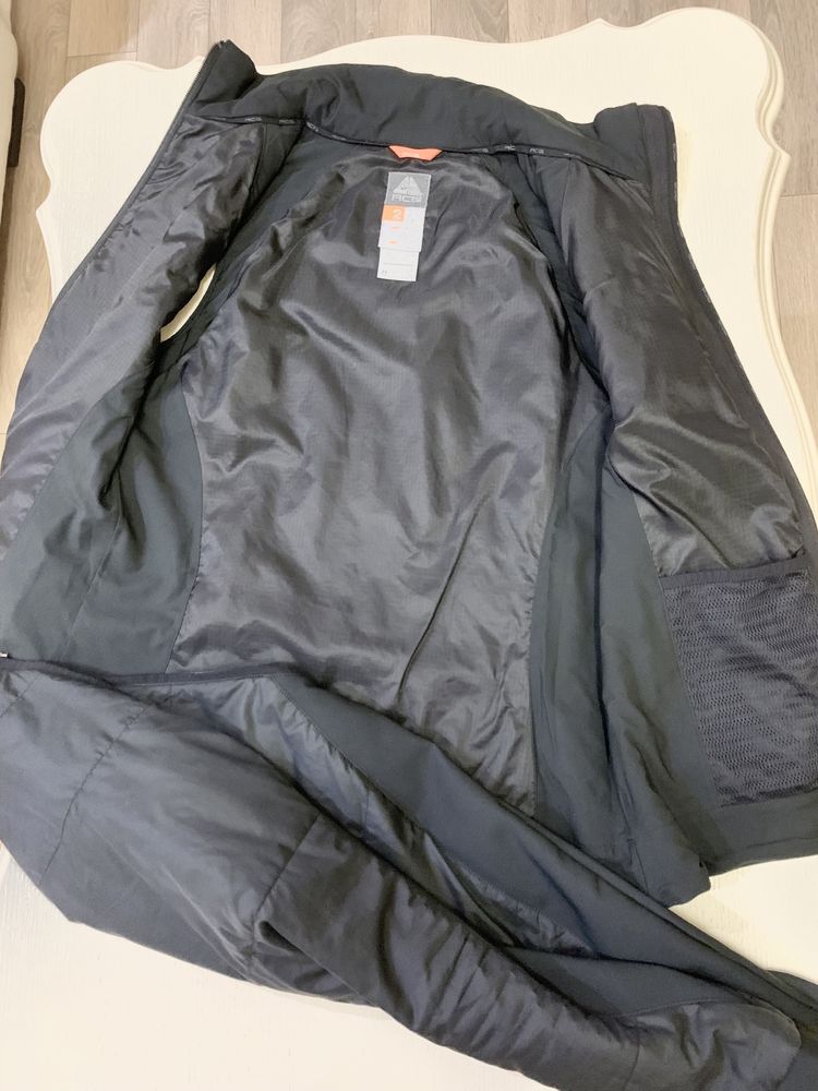 Куртка жилет NIKE ACG размер S-M оригинал
