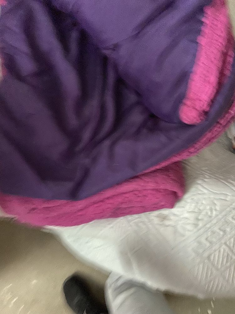 Edredon muito quentinho de doas cores