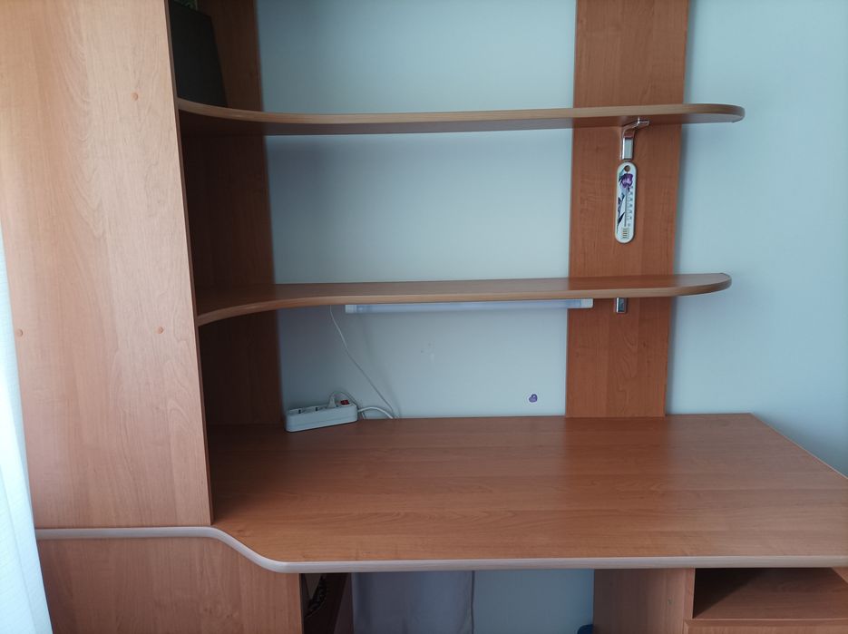 Стіл комп'ютерний