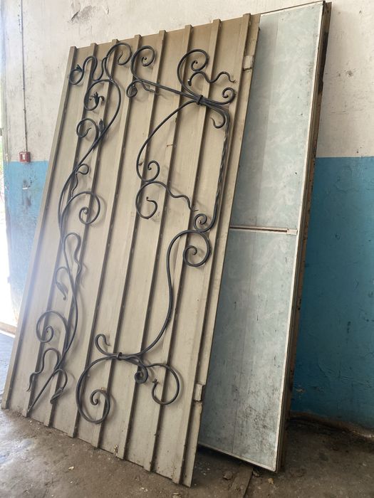 Кованні гаражні ворота