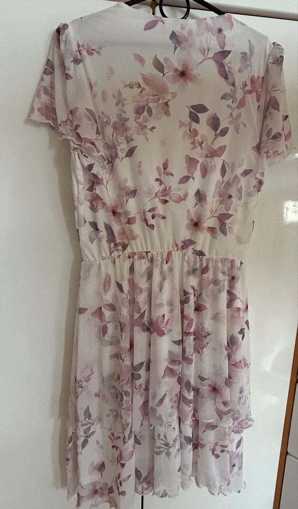 Sukienka Mohito 38 M biala w kwiaty, jak NOWA, elegancka