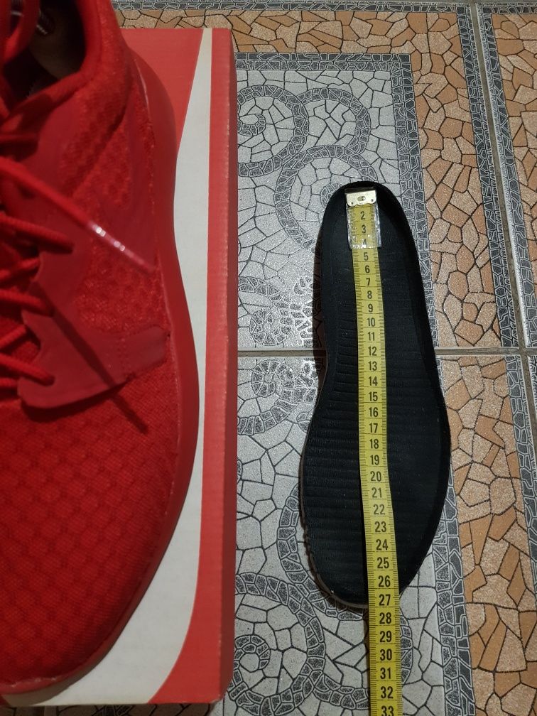 Спортивні кросівки Nike Roshe Run Hyperfuse University Red (42/27 см)