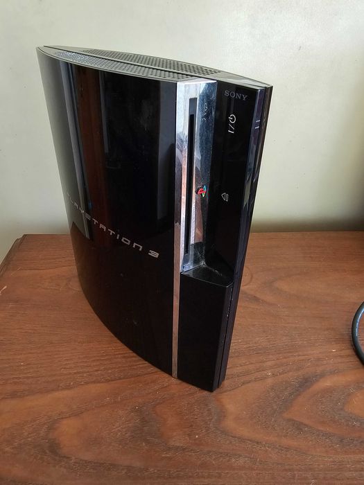 Playstation 3 estragada + 2 comandos - Broken Playstation 3 + 2 contr.