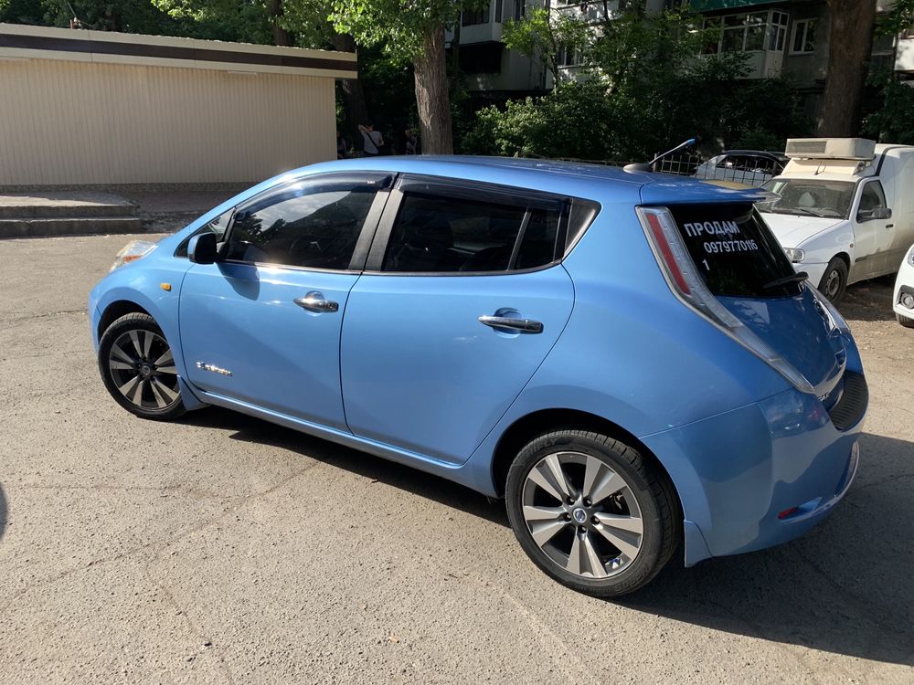 Продам Nissan Leaf SI