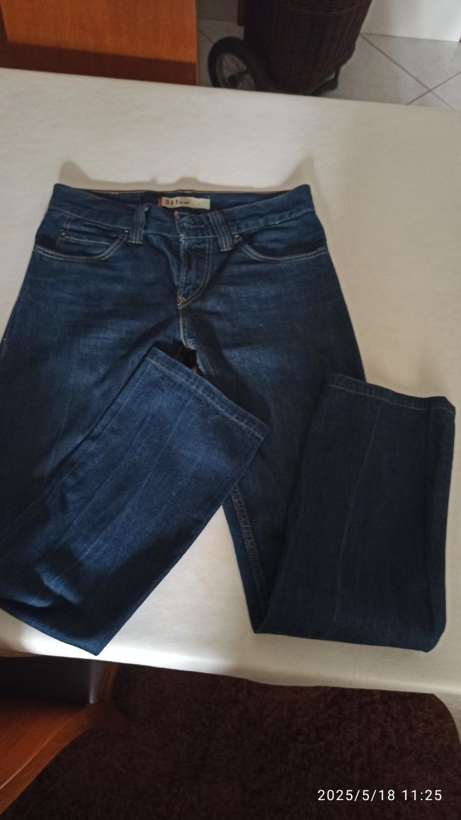 Calças Levis modelo 511 Slim