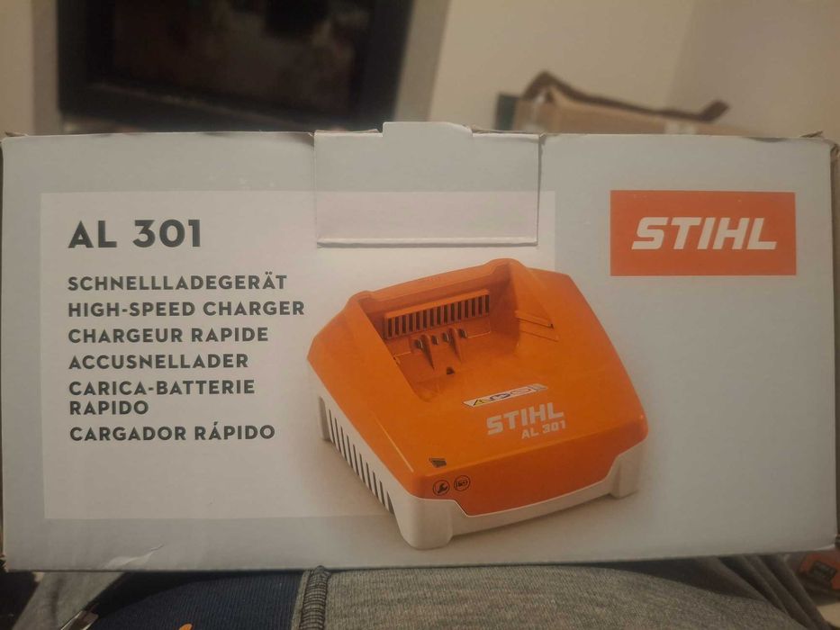 Vendo bateria AP 300S e carregador rapido AL 301 da sthil