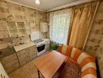 Трехкомнатная квартира в Соляных,ост.Школьная.2/9