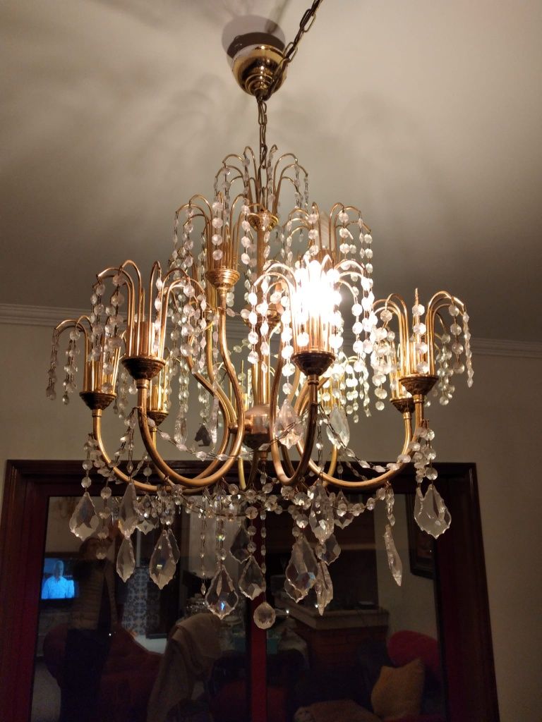 Cadeeiro lindissimo em Cristal. 8 Lampadas