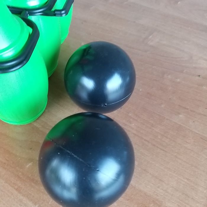 Kręgle 9 sztuk i 2 kule