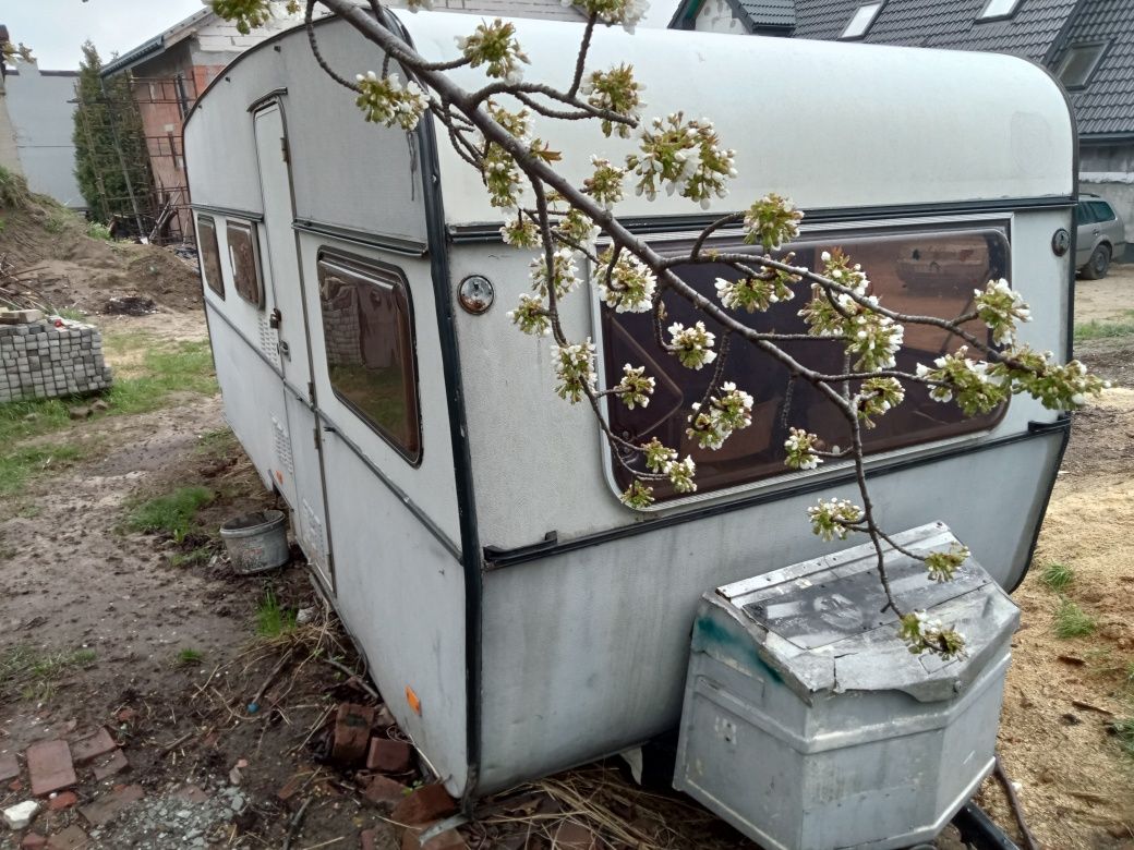 Przyczepa kempingowa na budowę lub stróżówkę