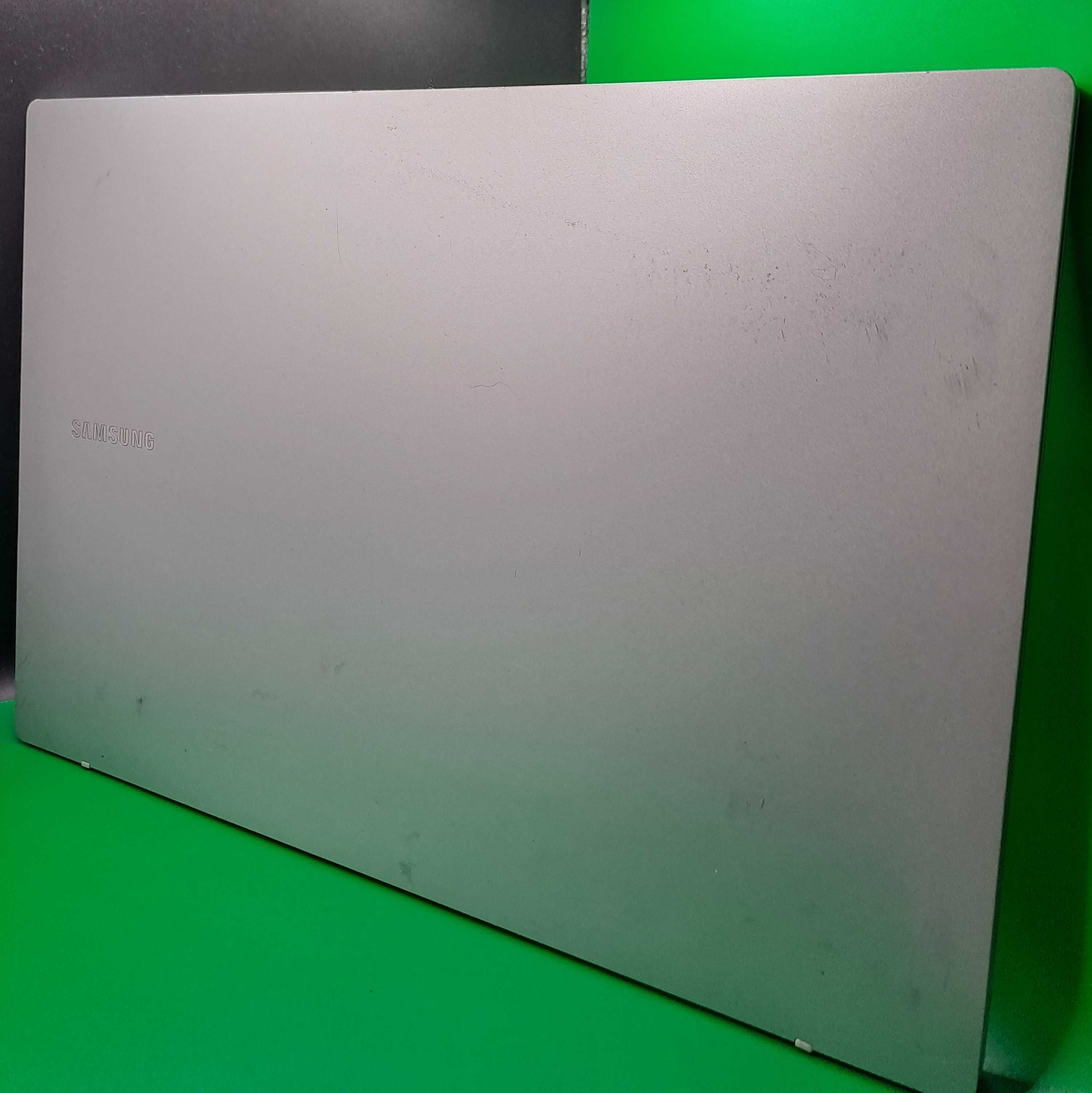 Laptop SAMSUNG Galaxy Book 2 Go / Snapdragon 7c+ Gen 3 / 4 GB RAM