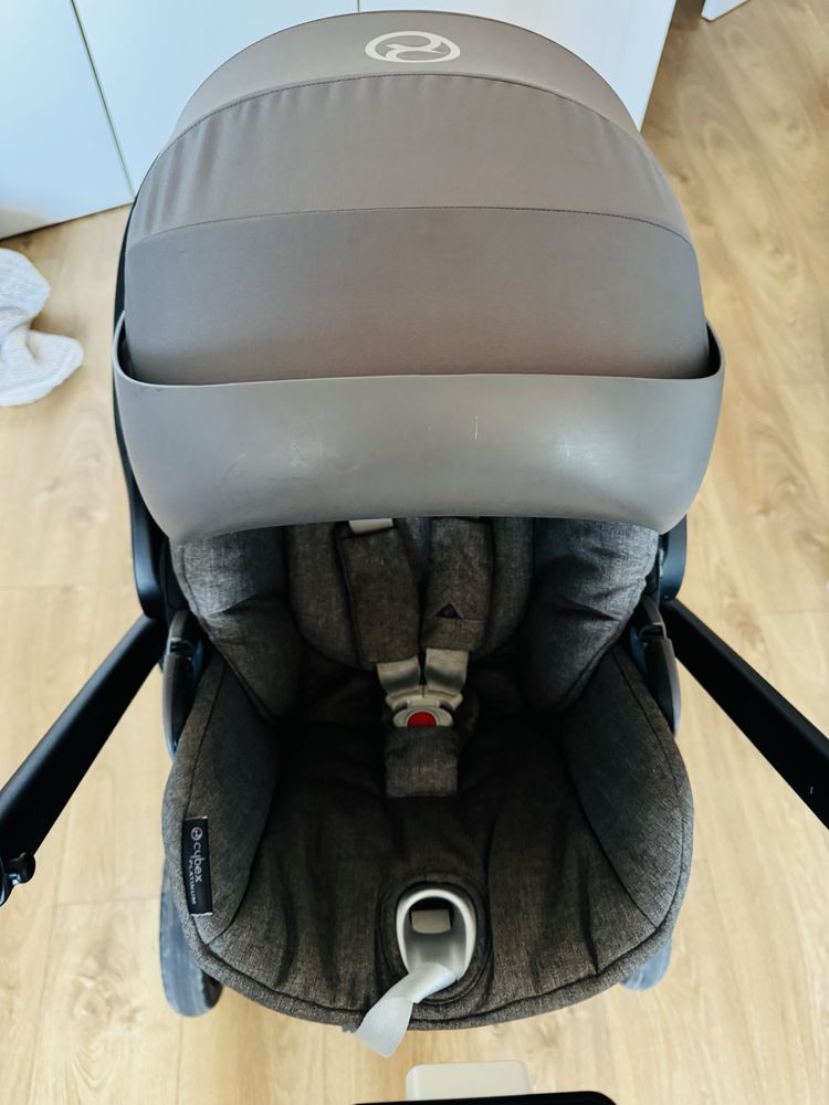 Ovo marca Cybex platinum com isofix