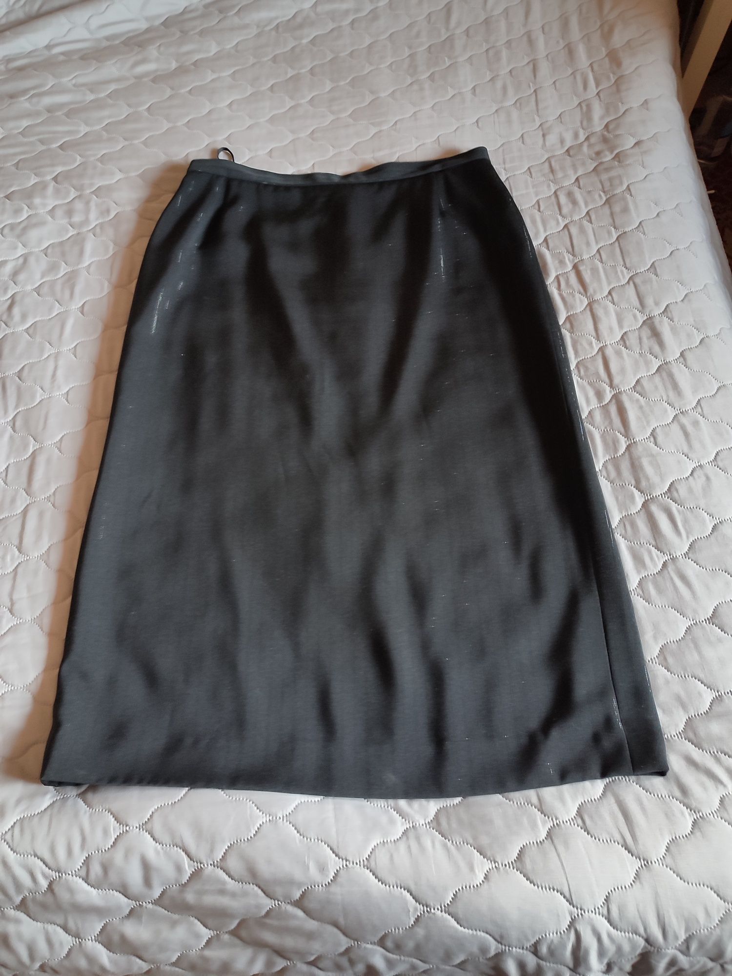 Czarny komplet spódnica na podszewce i koronkowa bluzka r. 44