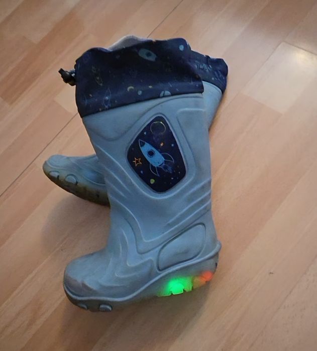 Swiecace kalosze rozmiar 24