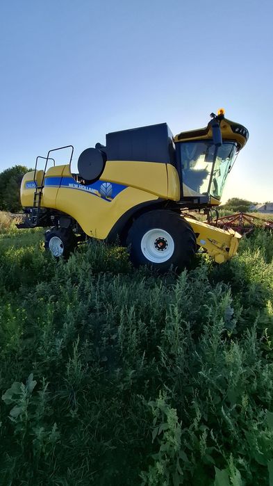 Комбайн New Holland CX 6.90 2017рік зі жниваркою та візком для неї