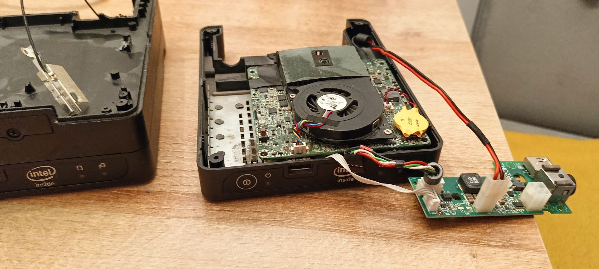 Intel NUC Board D33217GK mini pc