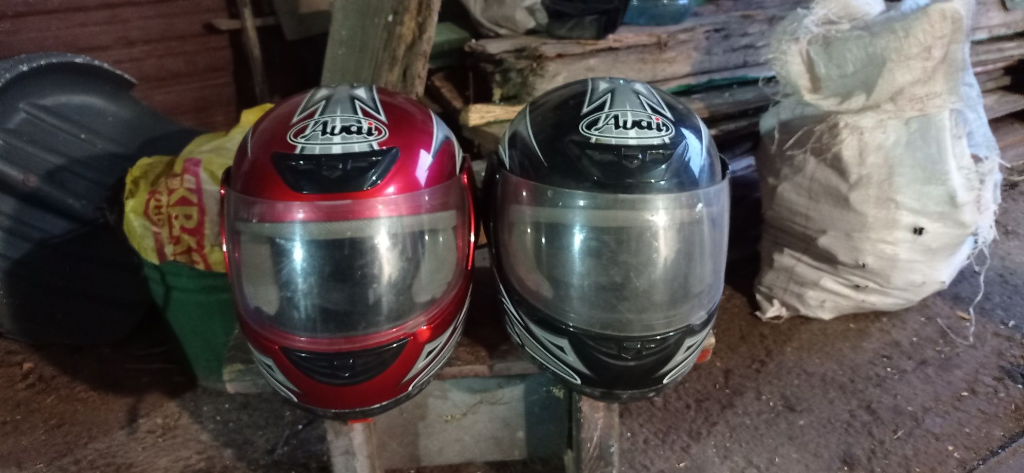 Продав шлемы для мотоцикла