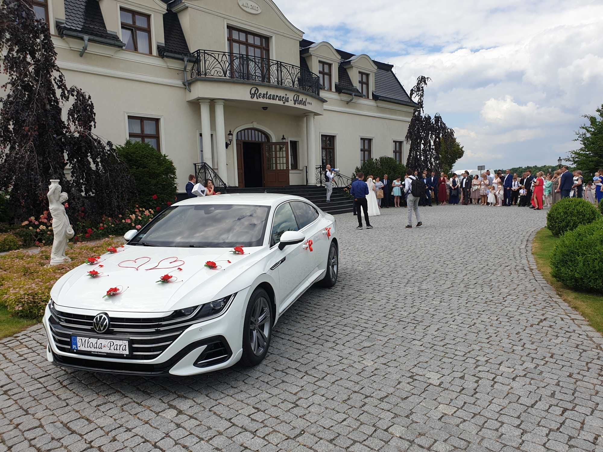 Auto do ślubu. Volkswagen Arteon R- line. Wynajem samochodu.