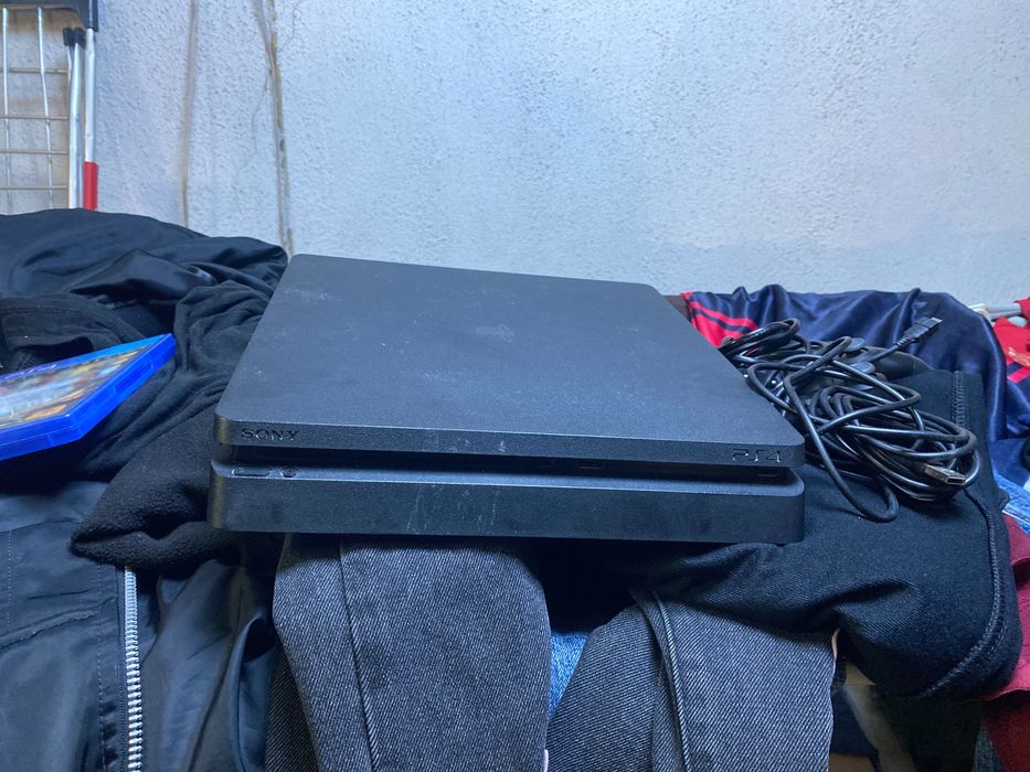 Vendo PlayStation 4 de 1T