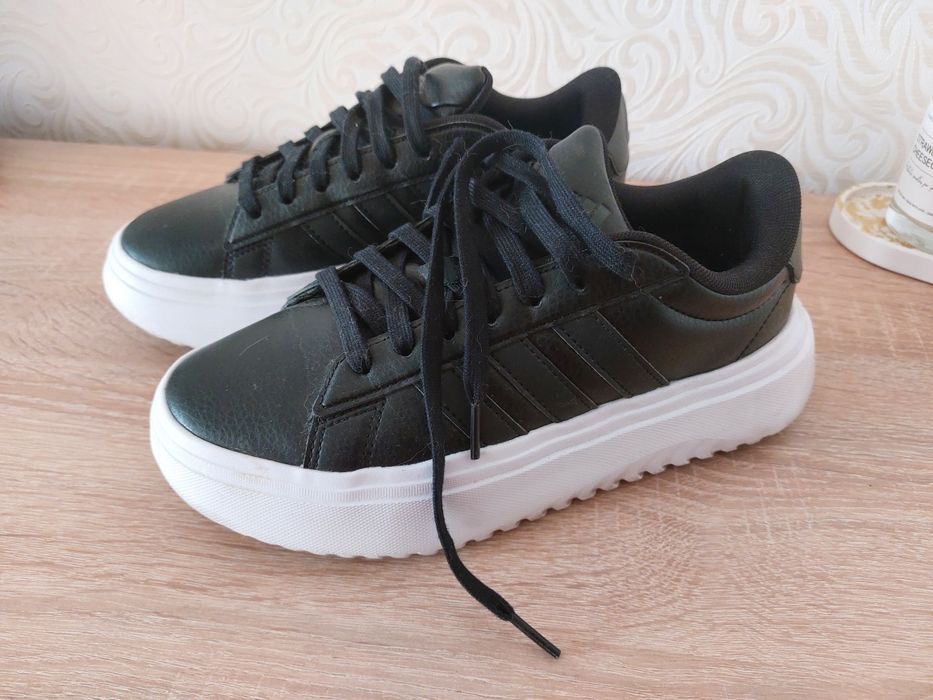 Продам кеди adidas