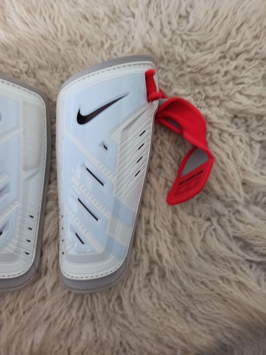 Ochraniacze piłkarskie nike rozmiar s