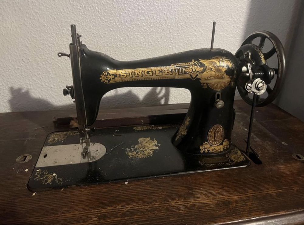 Vendo maquina de costura antiga