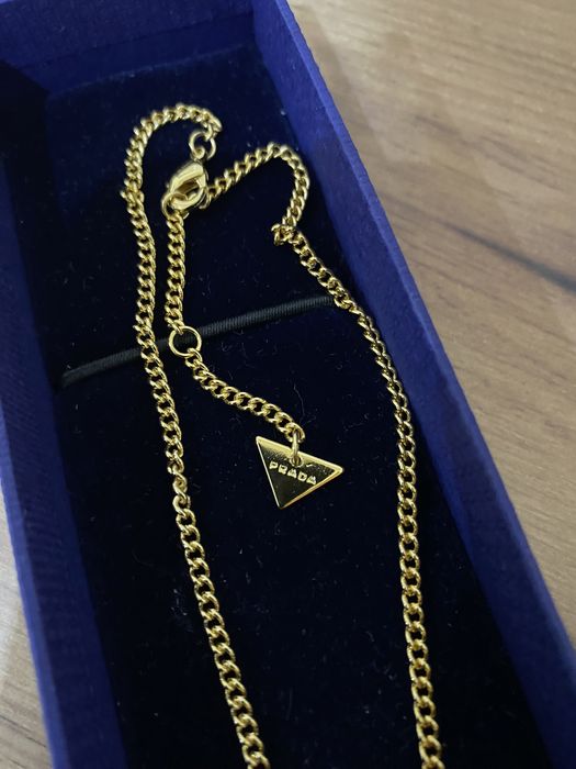 Naszyjnik zloty Prada