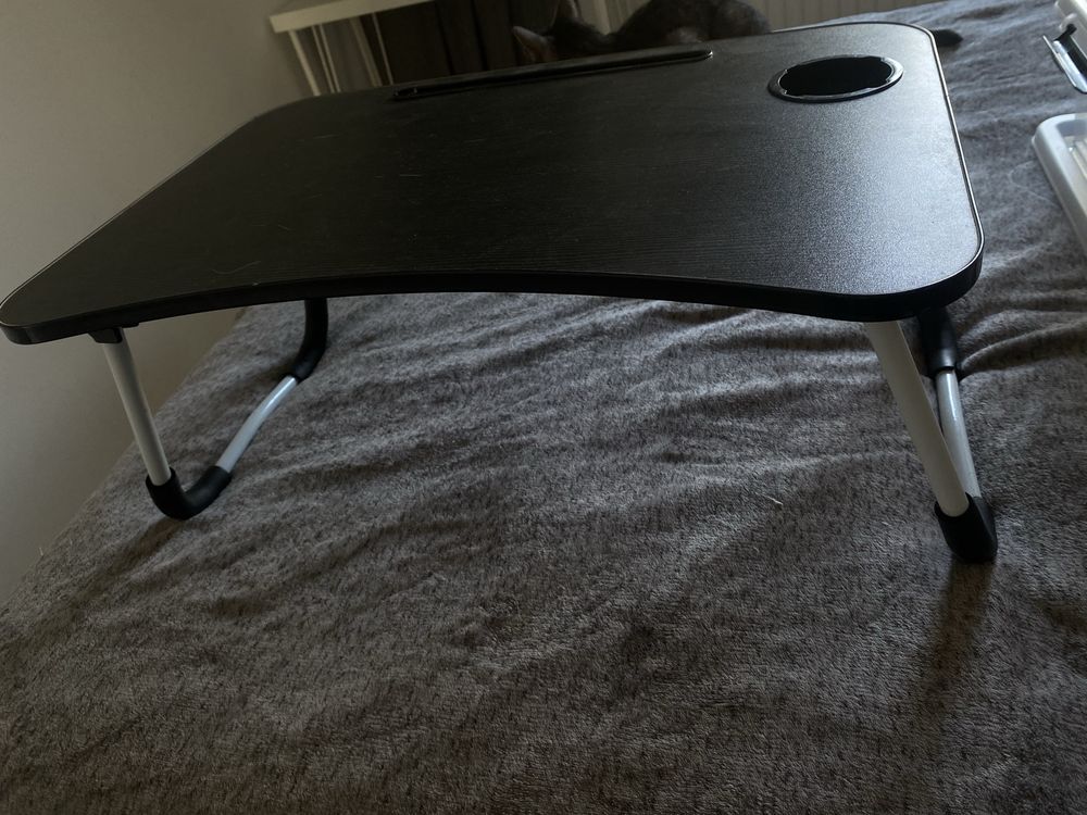 Stolik pod laptopa