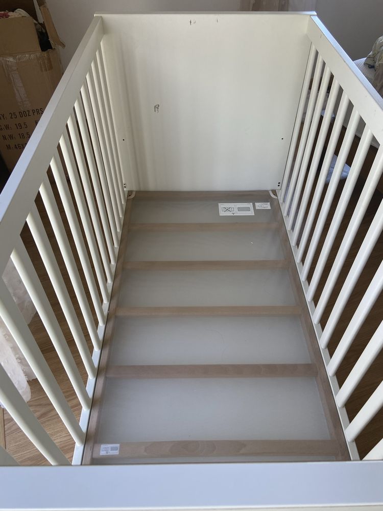 Berço de Bebe (m/f) com alturas ajustaveis e colchao