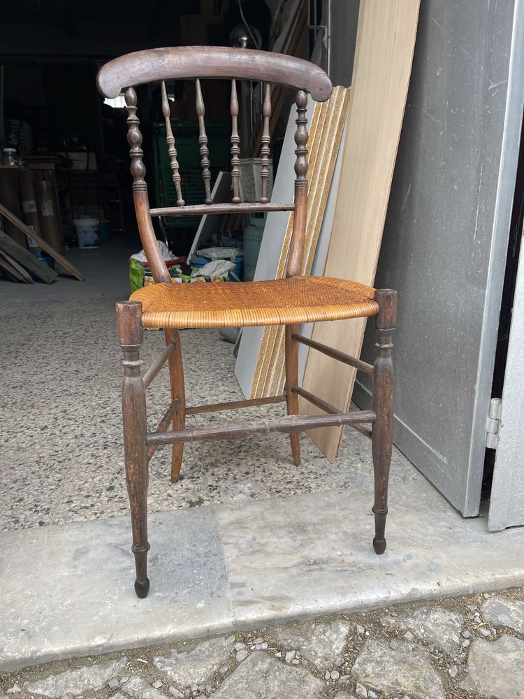 Mesa de cabeceira , mesa de apoio, sapateira , cadeira de palhinha