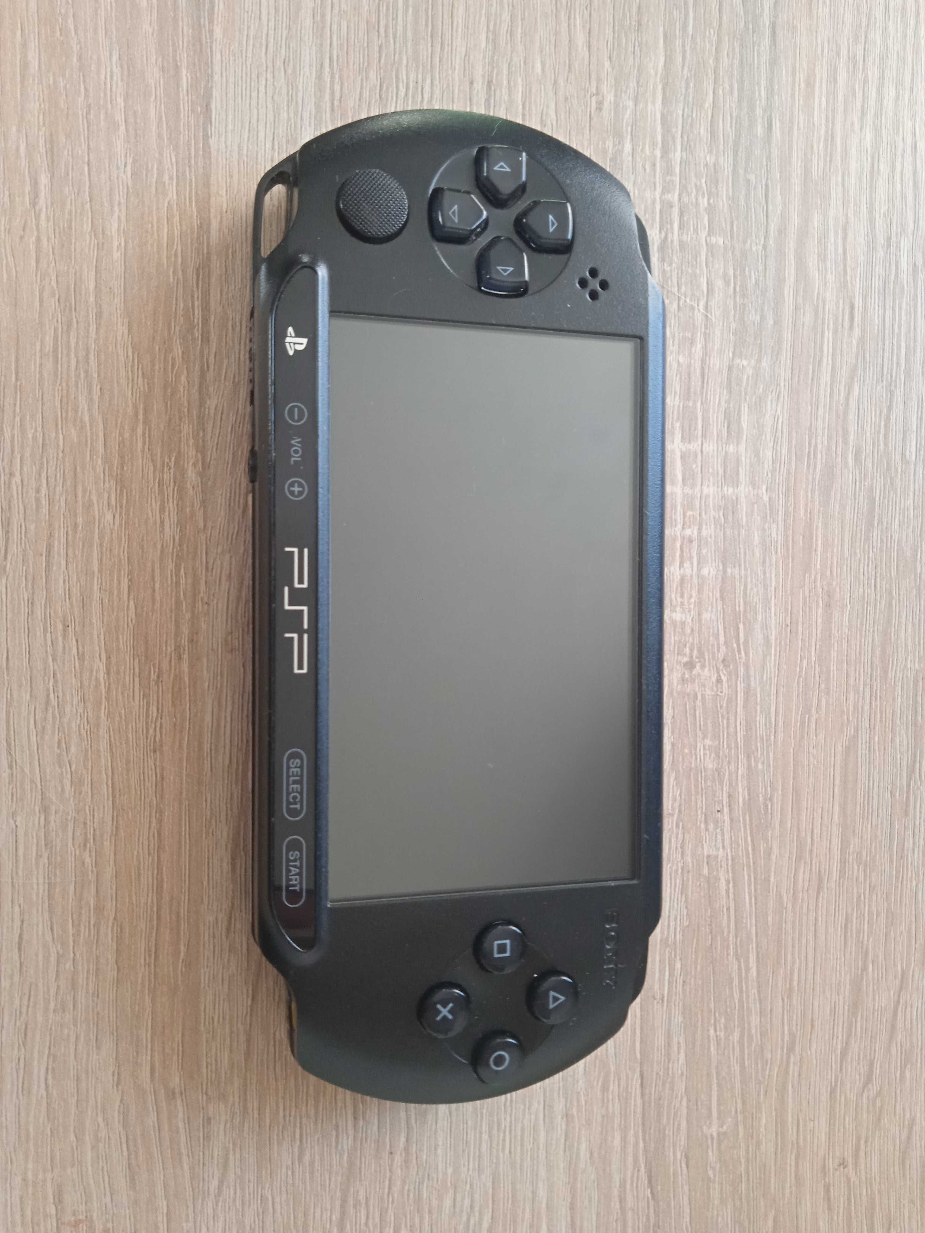 Продам игровую приставку PSP E-1004.