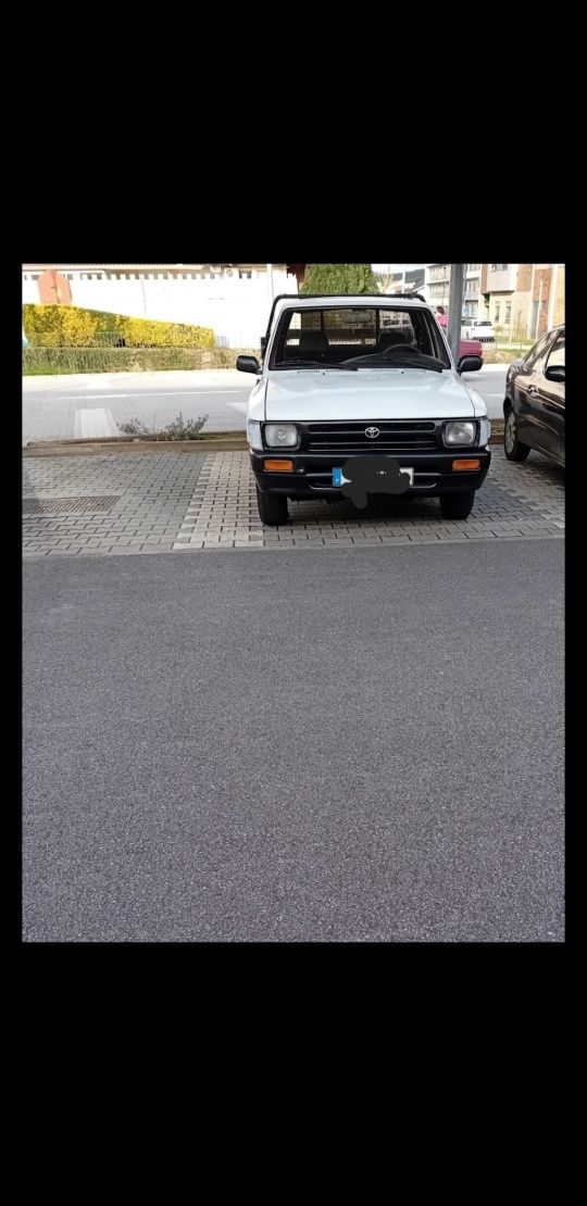 Toyota hilux 2.4d xcab 4 lugares
